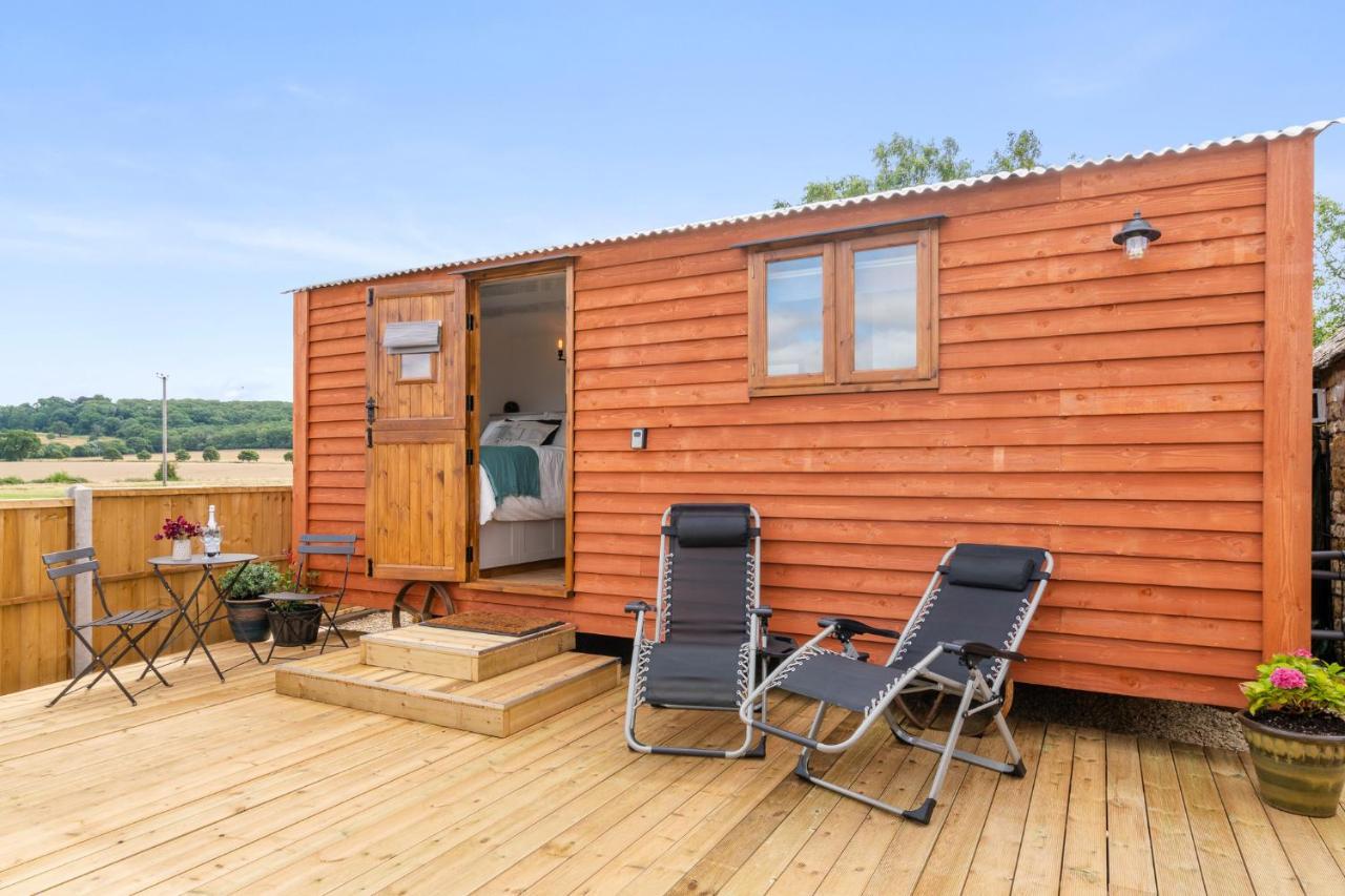 צ'לטנהם Outbak Shepherds Hut מראה חיצוני תמונה