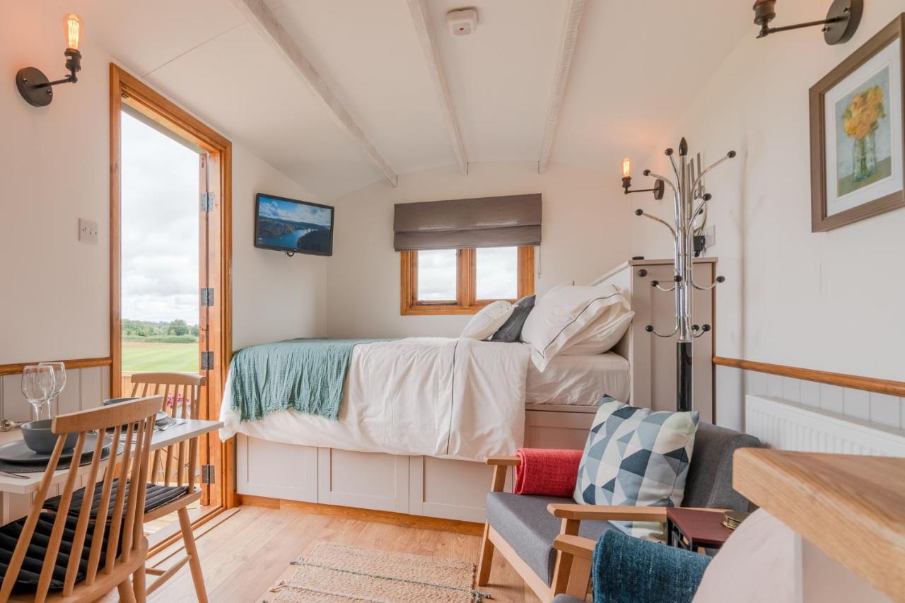 צ'לטנהם Outbak Shepherds Hut מראה חיצוני תמונה